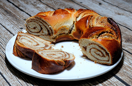 small walnut-braid-gde972fe7c_1920